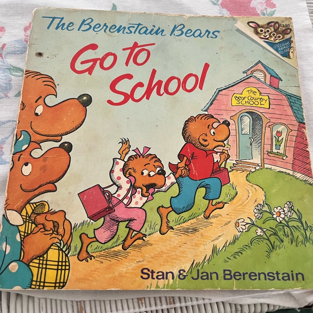 THE BERENSTAIN BEARS Go to School 1978 first edition